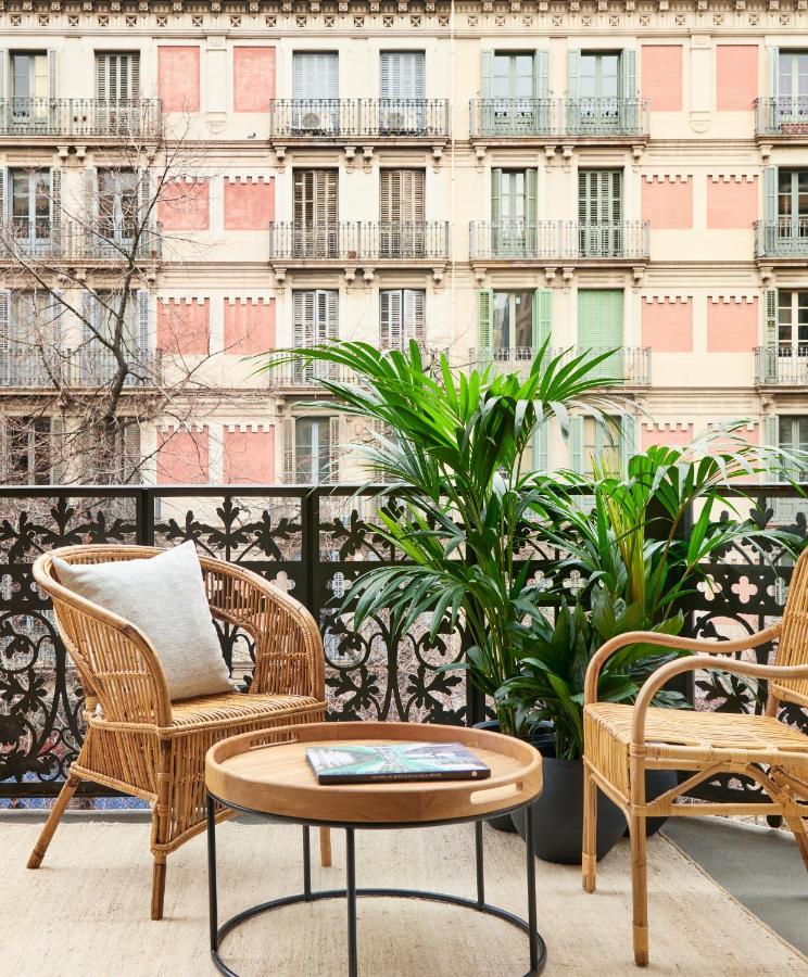 Hotel Casa Sagnier Barcelona Exterior foto A balcony in Barcelona