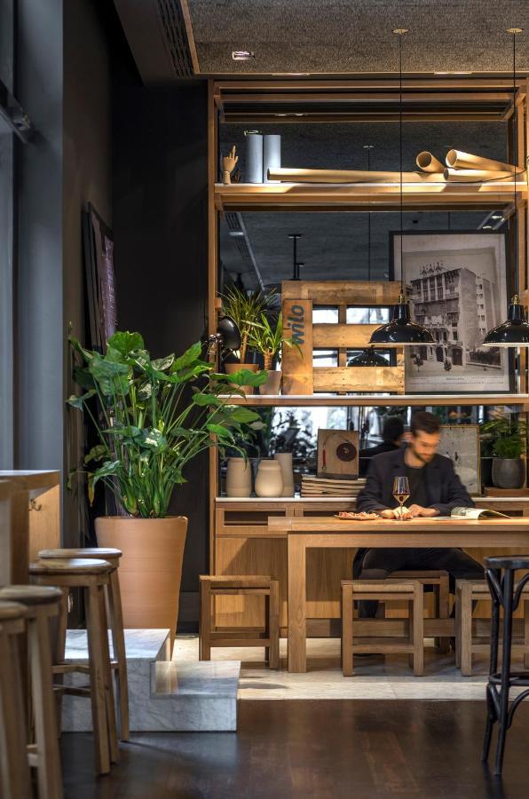 Hotel Casa Sagnier Barcelona Exterior foto Interior of a Starbucks Reserve store in Milan, Italy