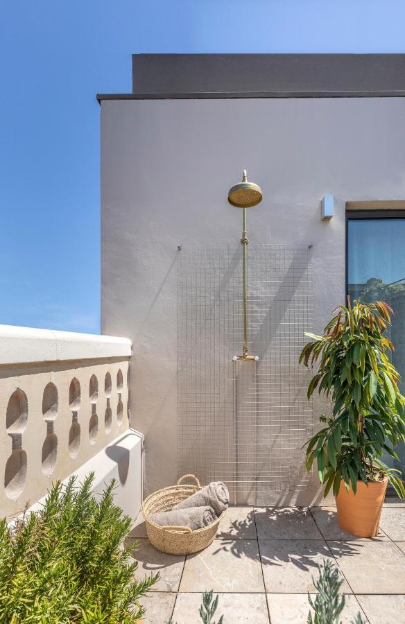 Hotel Casa Sagnier Barcelona Exterior foto Outdoor shower