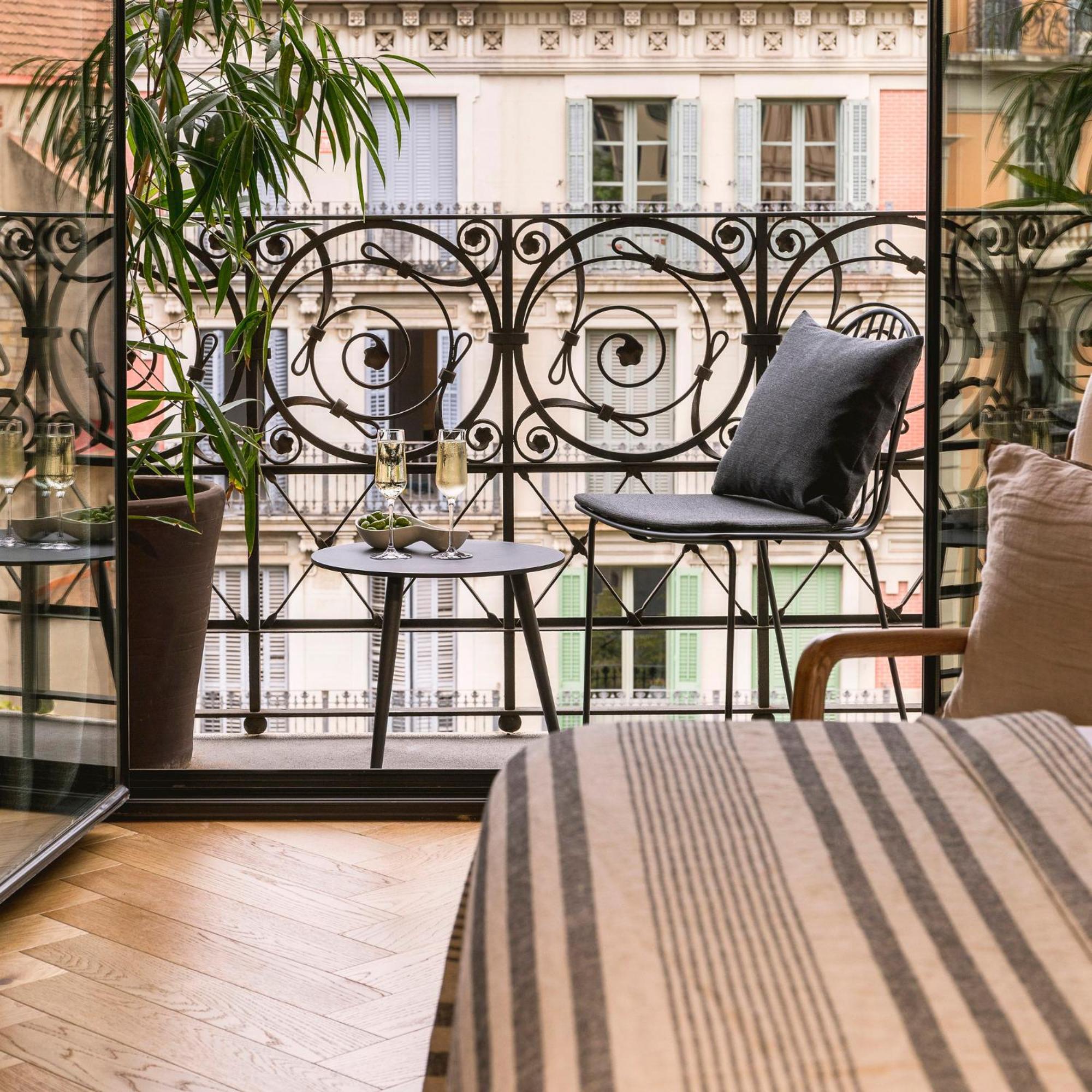 Hotel Casa Sagnier Barcelona Exterior foto A balcony in Paris